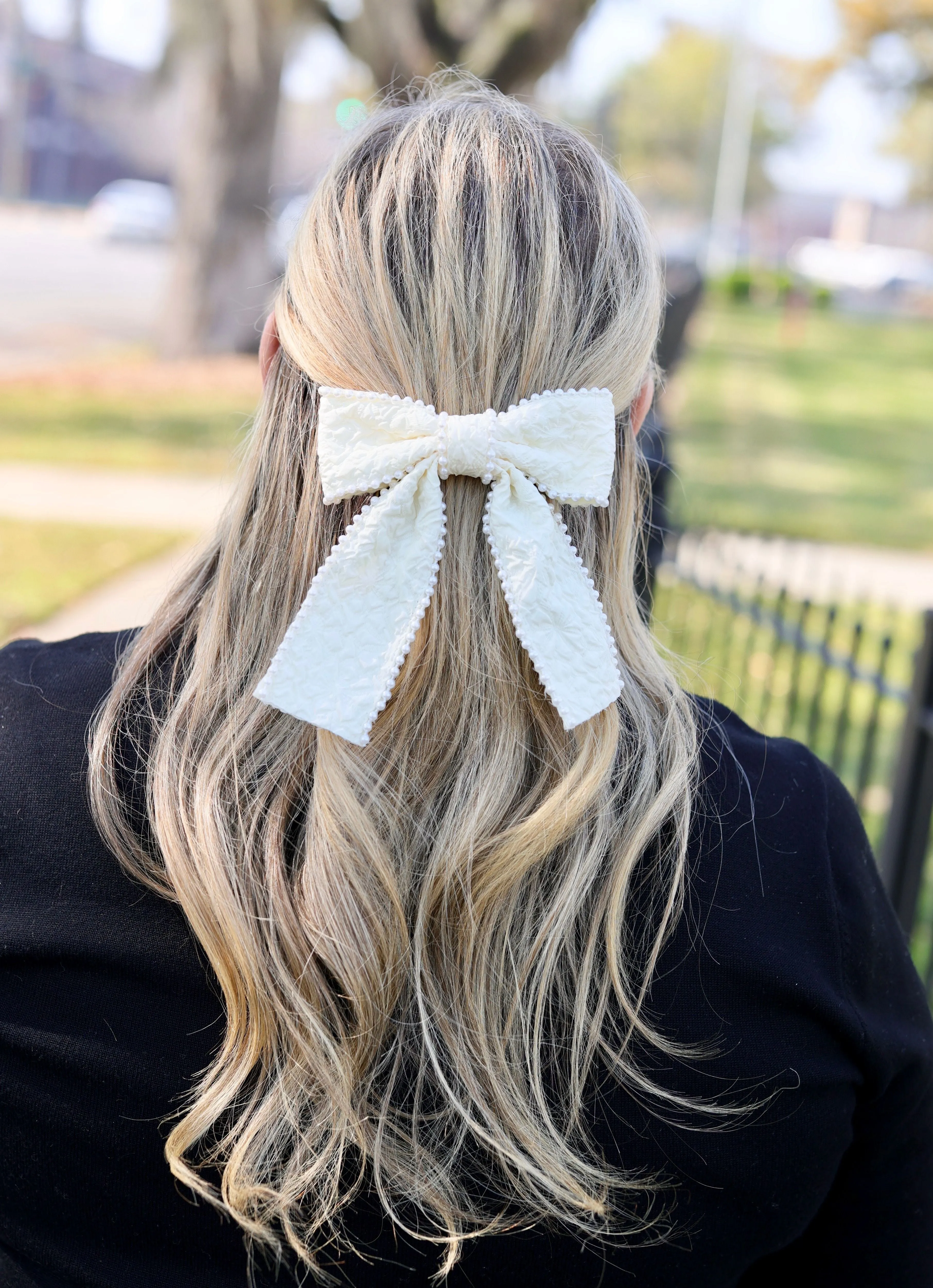 Blakely Pearl Lined Bow CREAM