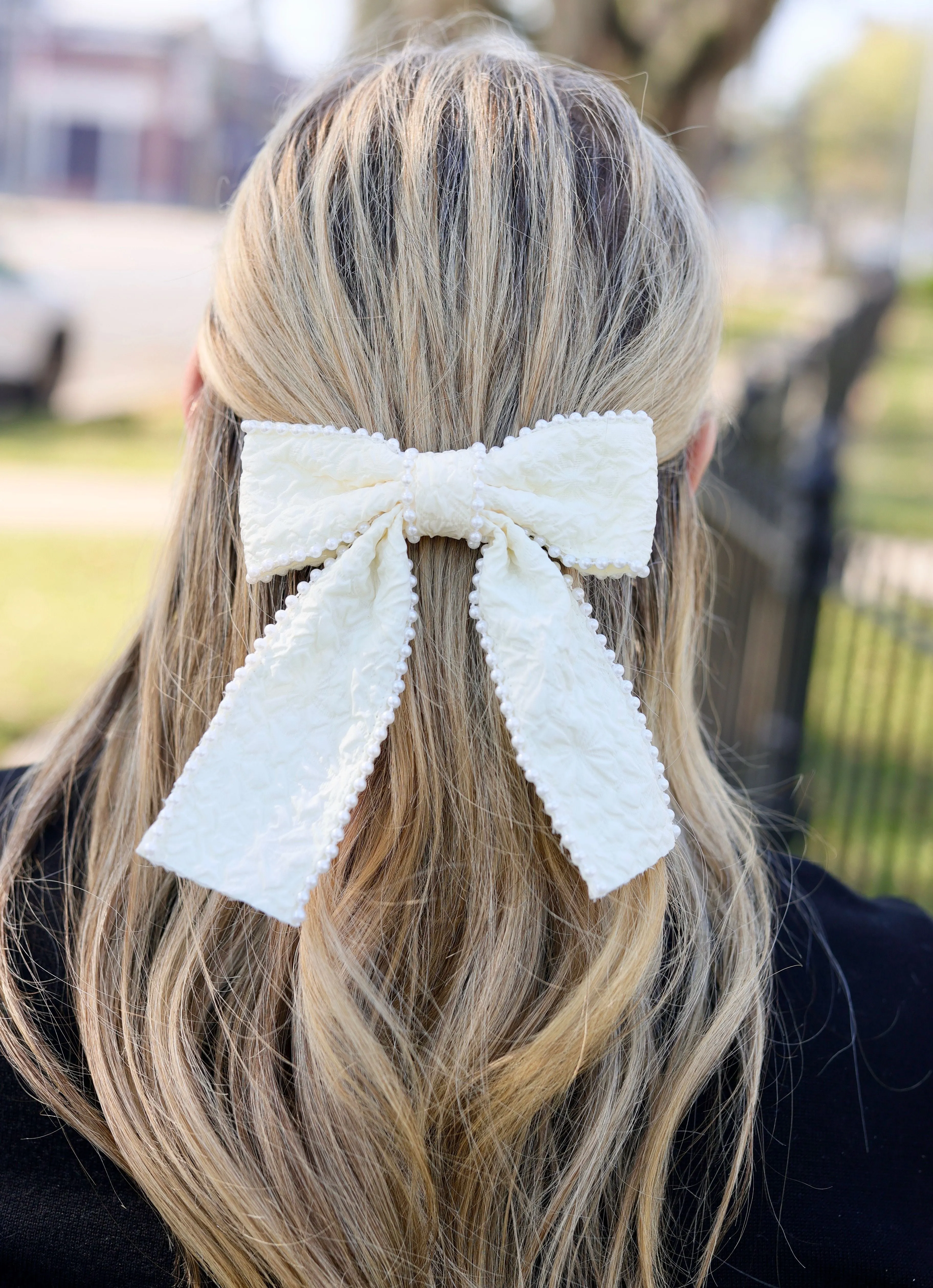 Blakely Pearl Lined Bow CREAM